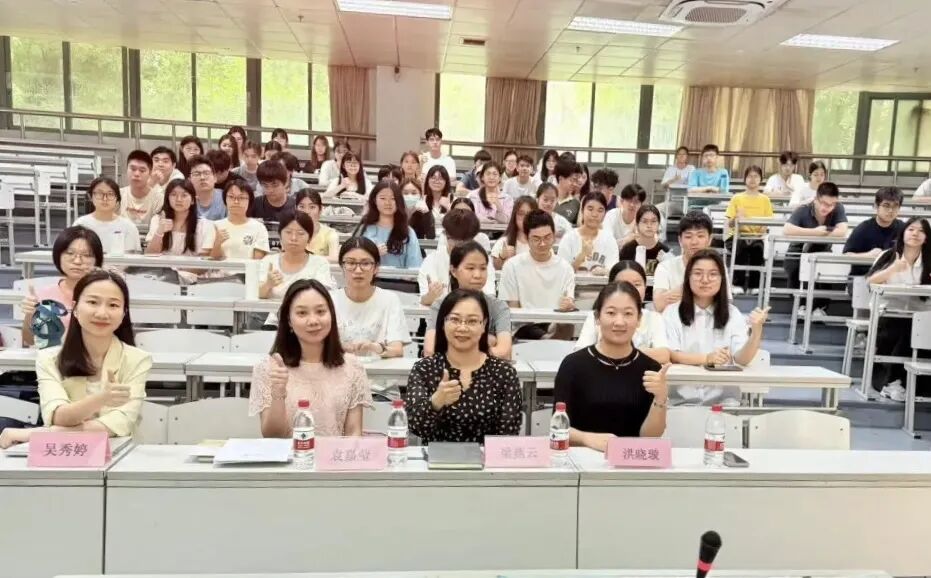助学铸人 | 佛山大学法学院开展&ldquo;法途领航&middot;阳光赋能&rdquo;活动，为困难学子点亮职场明灯