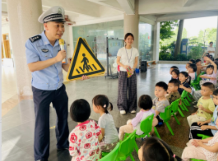 筑牢校园交通安全防线 交管部门多措并举开展校园周边电动自行车专项整治