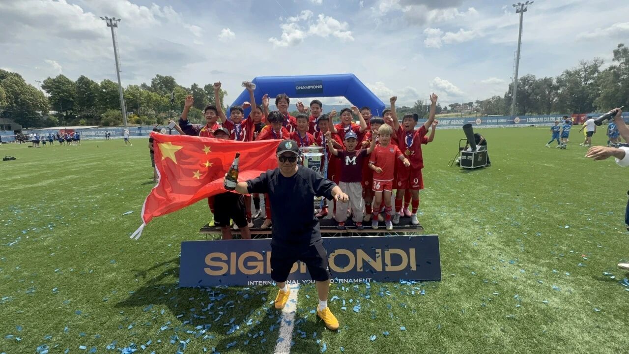 这位品学兼优的少年，让五星红旗在欧洲升起