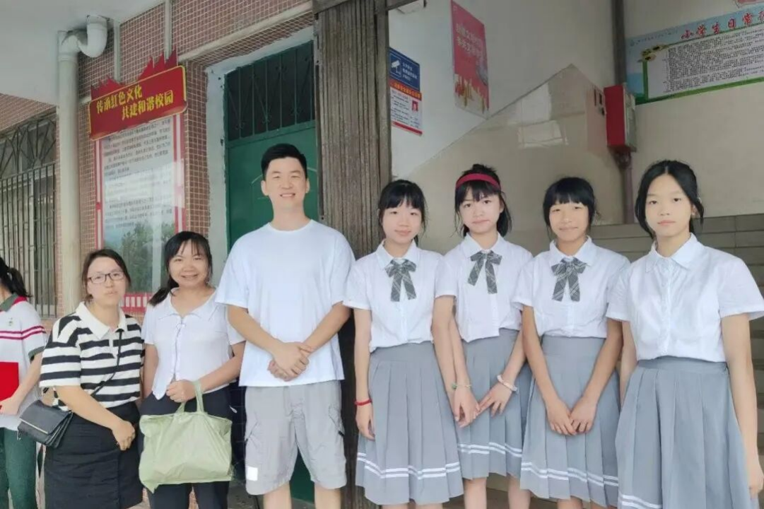 每年六一他都来，来了10年