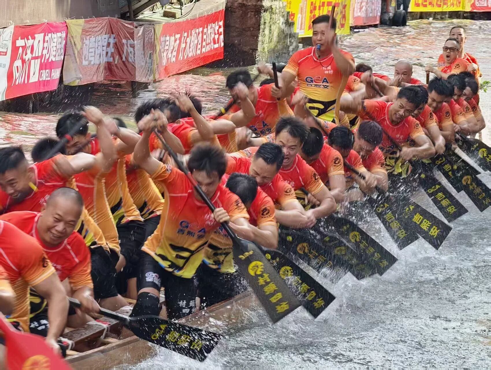 叠滘龙船漂移火遍全网，佛山用文明服务接住顶流热度
