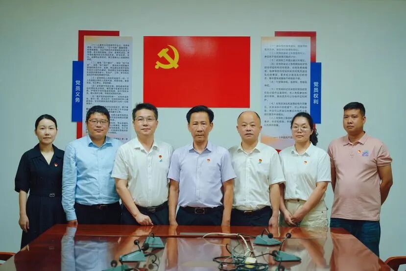 蹲了20年鸡舍，他们终结了我国白羽肉鸡100%依赖进口的历史