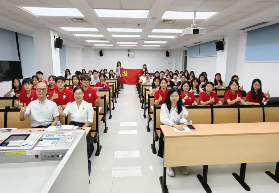 佛山大学法律系本科生党支部组织六月主题党日活动