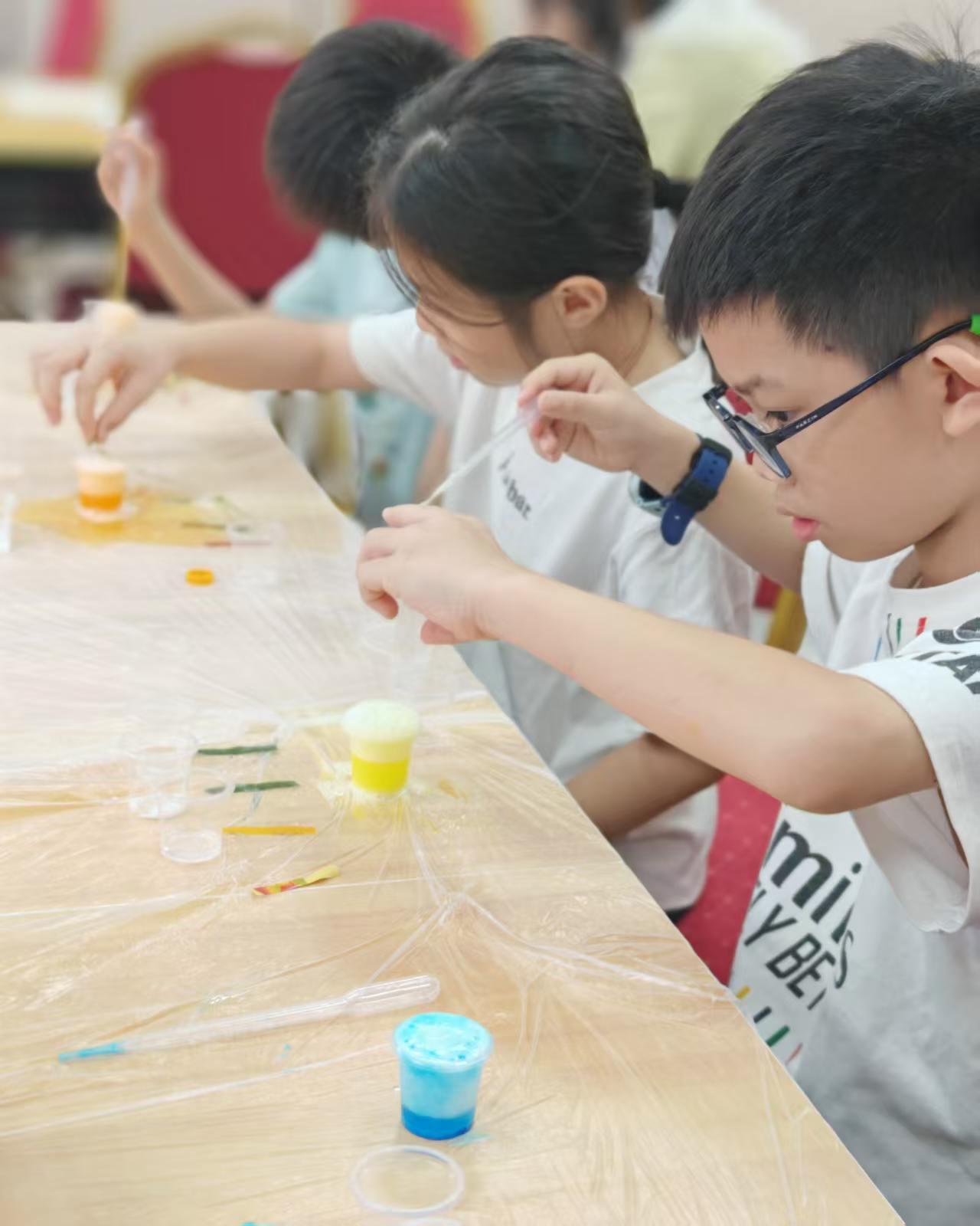 创意拼贴诗走进公益义教课堂 薪火之队以解构文字美育守护少年想象力