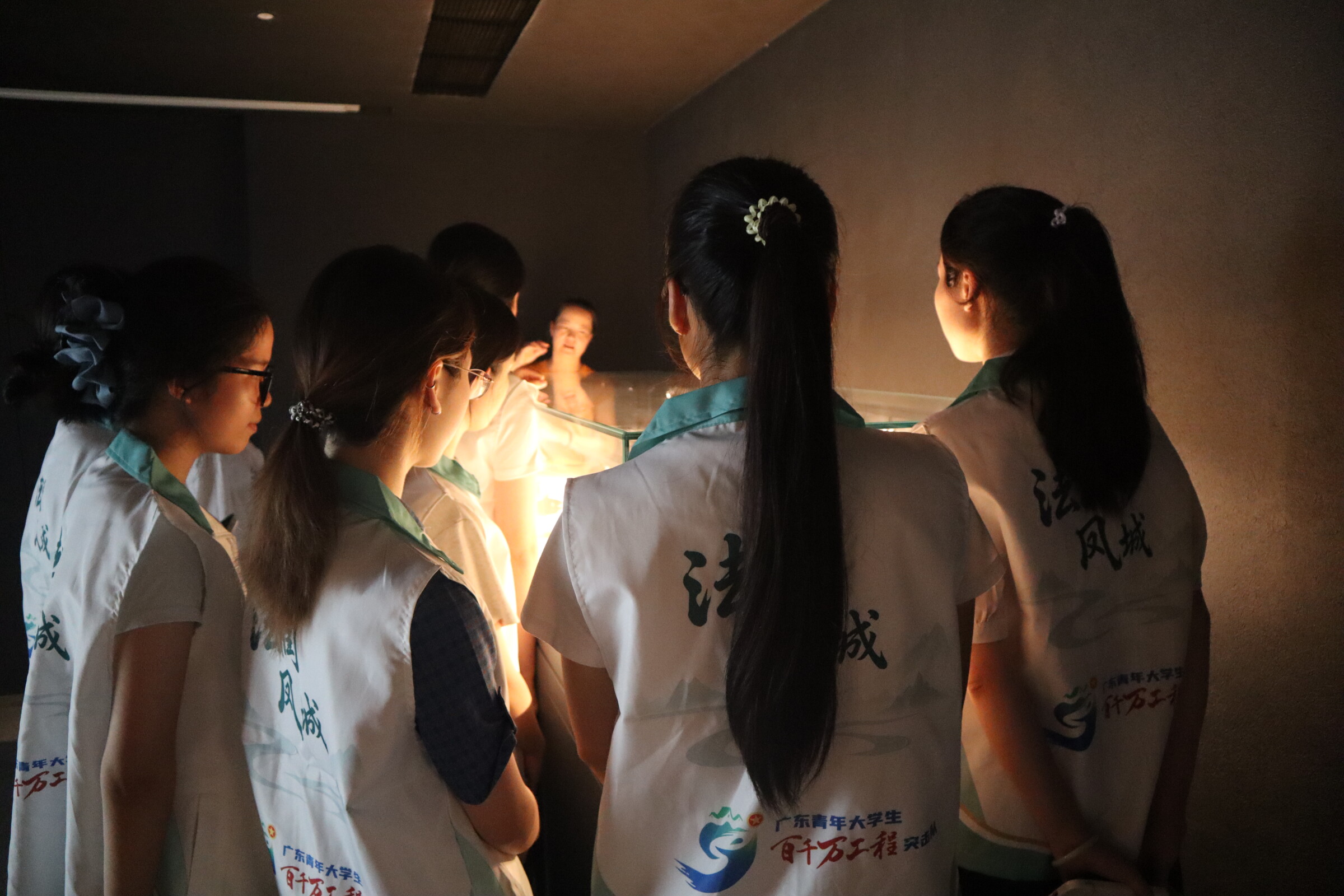 佛山大学法学院&ldquo;法润凤城&rdquo;实践队｜走访茶产业基地，佛大学子读懂非遗保护与法治护航使命