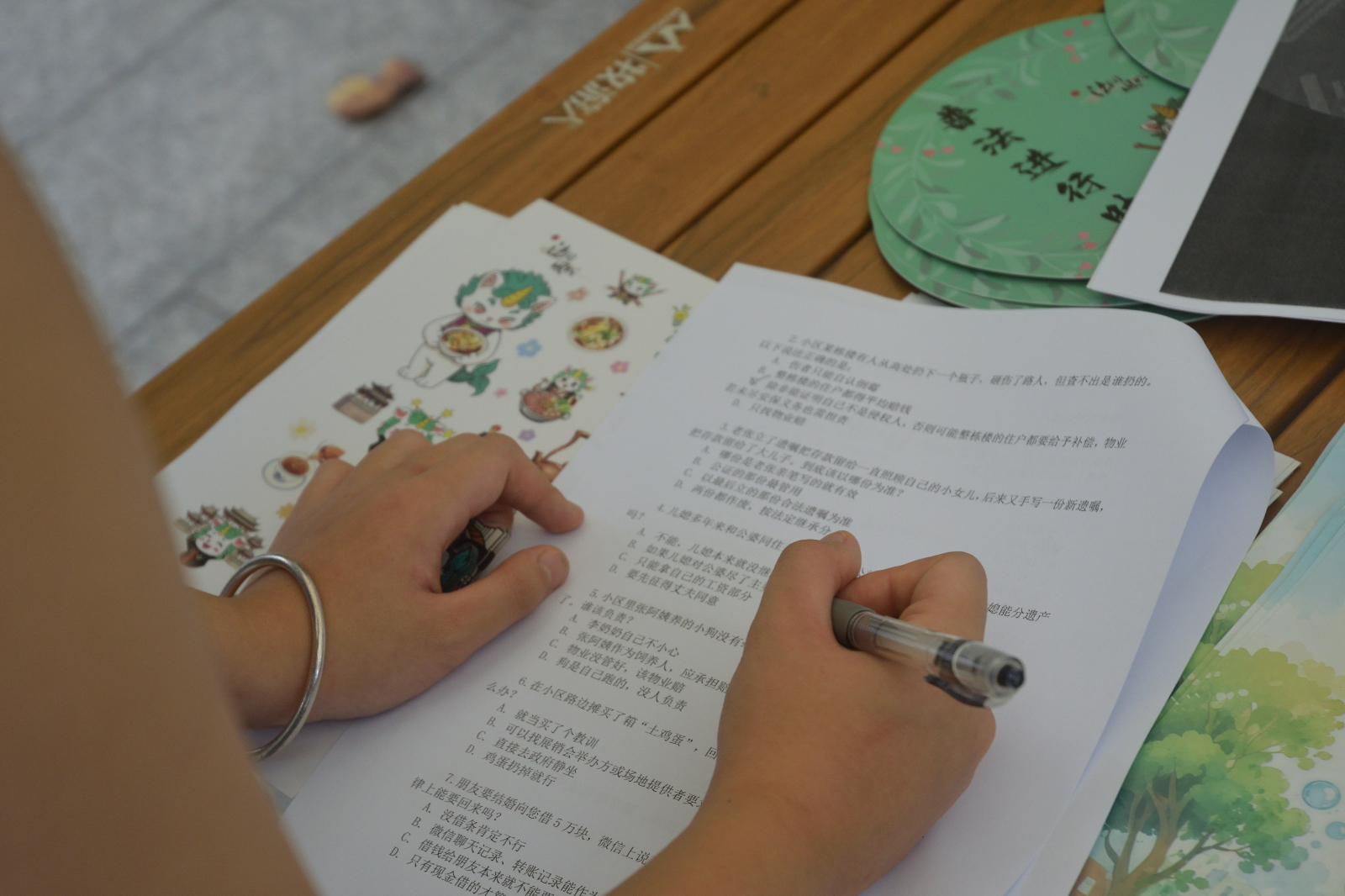 佛山大学法学院&ldquo;法润凤城&rdquo;实践队｜佛山大学法学院&ldquo;法润凤城&rdquo;实践队赴潮州西湖公园开展普法调研