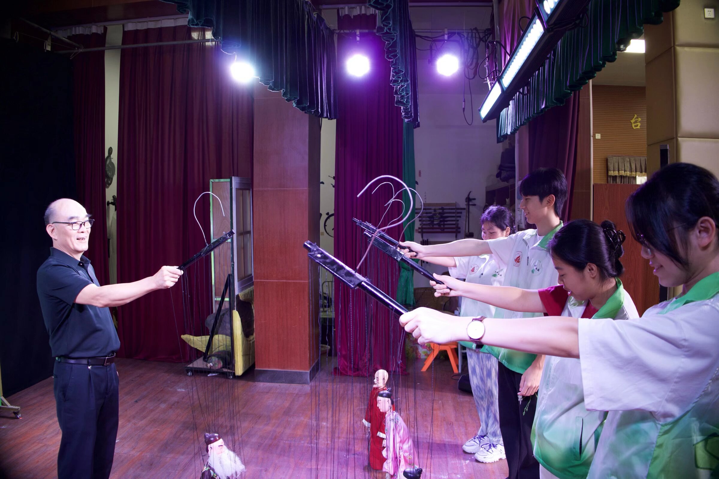 探访五华提线木偶 青春助力非遗传承