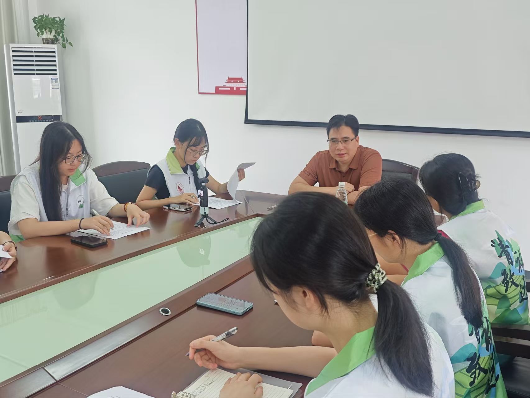 探寻非遗发展之路，青衿学子深耕五华文脉