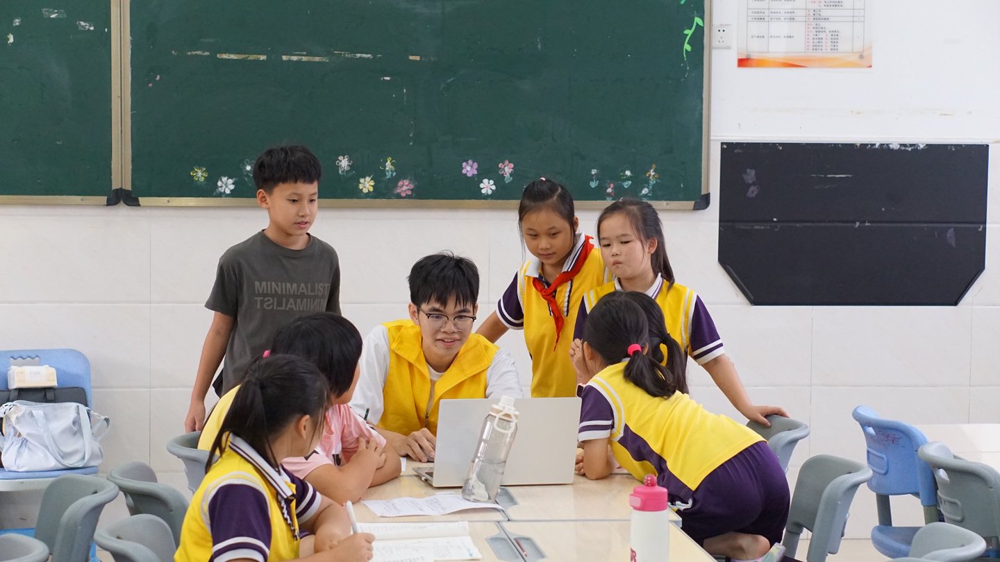 数字绘红史，童心忆先烈 &mdash;&mdash;佛山大学&ldquo;携手童程&rdquo;实践团在小濠涌小学开展AI红色绘本创作义教
