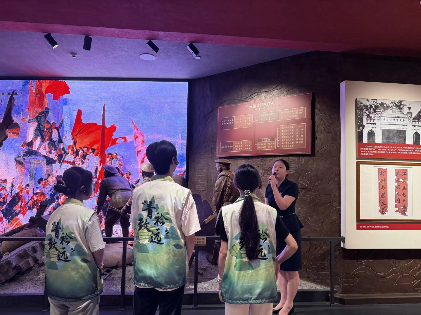 实地寻访红色基地 佛大青年汲取奋进力量