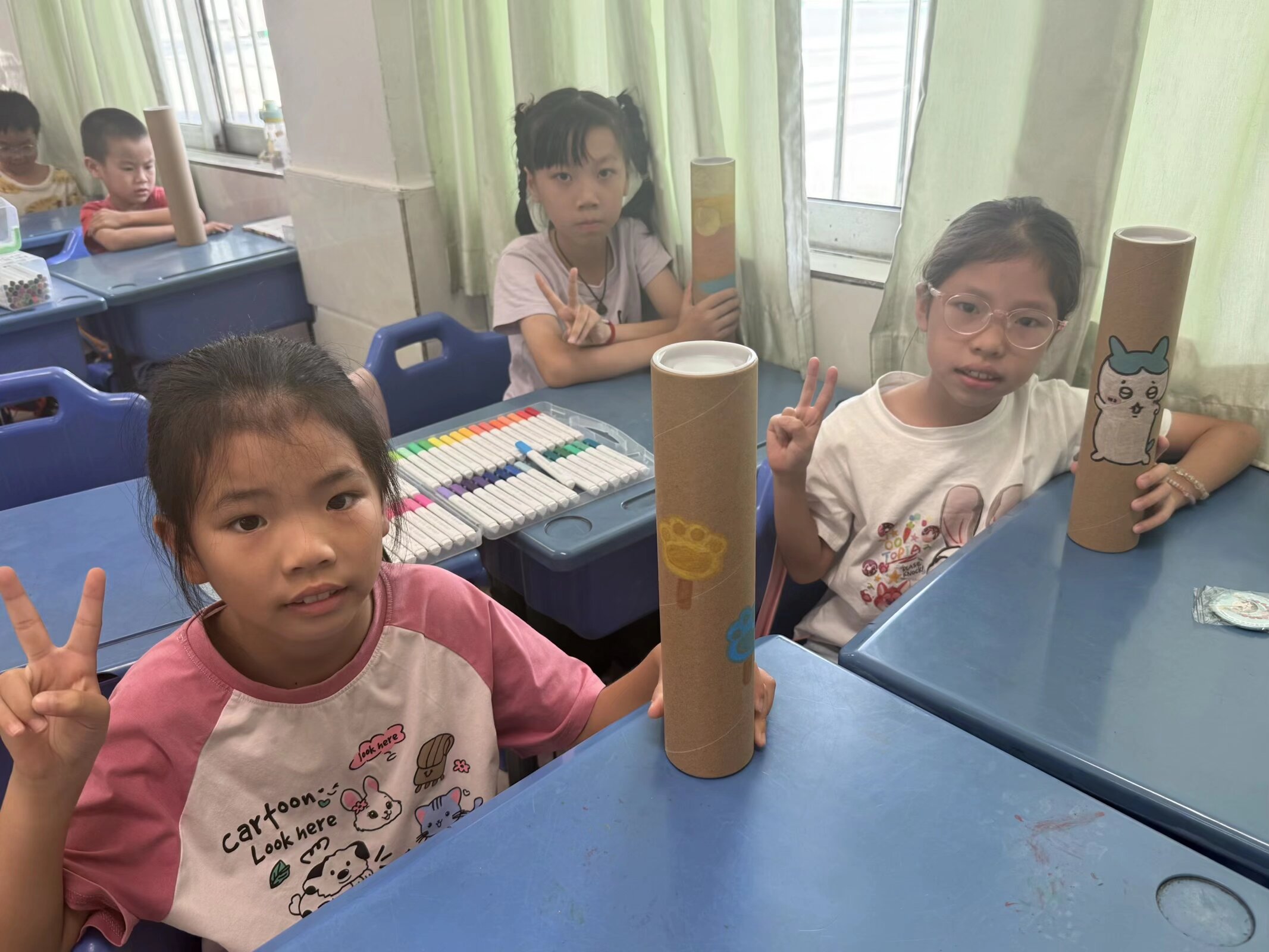巧手造雨声！南国红豆实践团在下朗小学开设创意乐器美育课