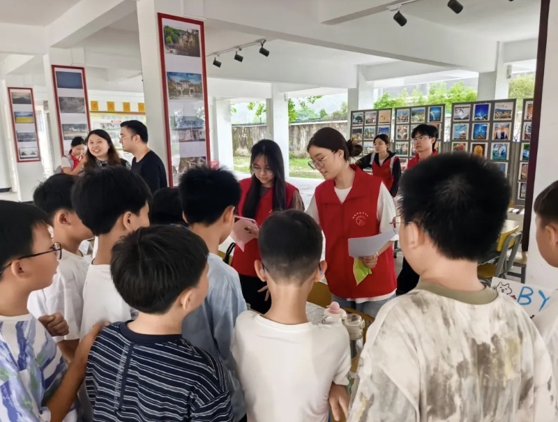 资助下乡 ｜ 扬帆曜航实践队：&ldquo;四维赋能强根基，助学筑梦赴乡行&rdquo;主题摆摊活动