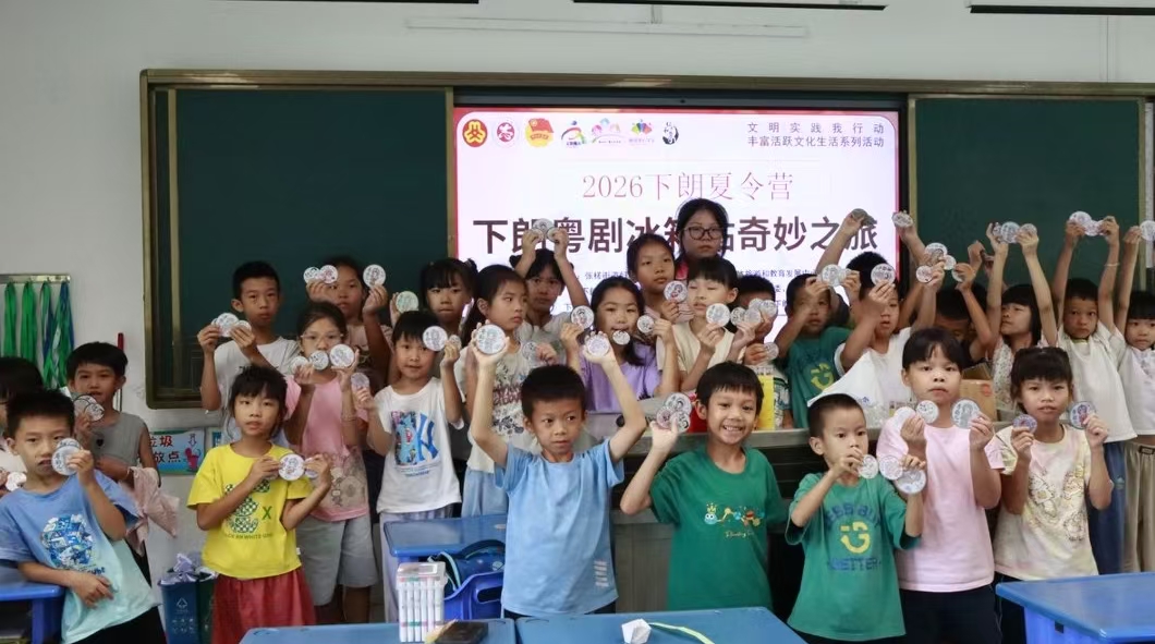 南国红豆实践团 |  巧制文创冰箱贴，厚植家乡归属感