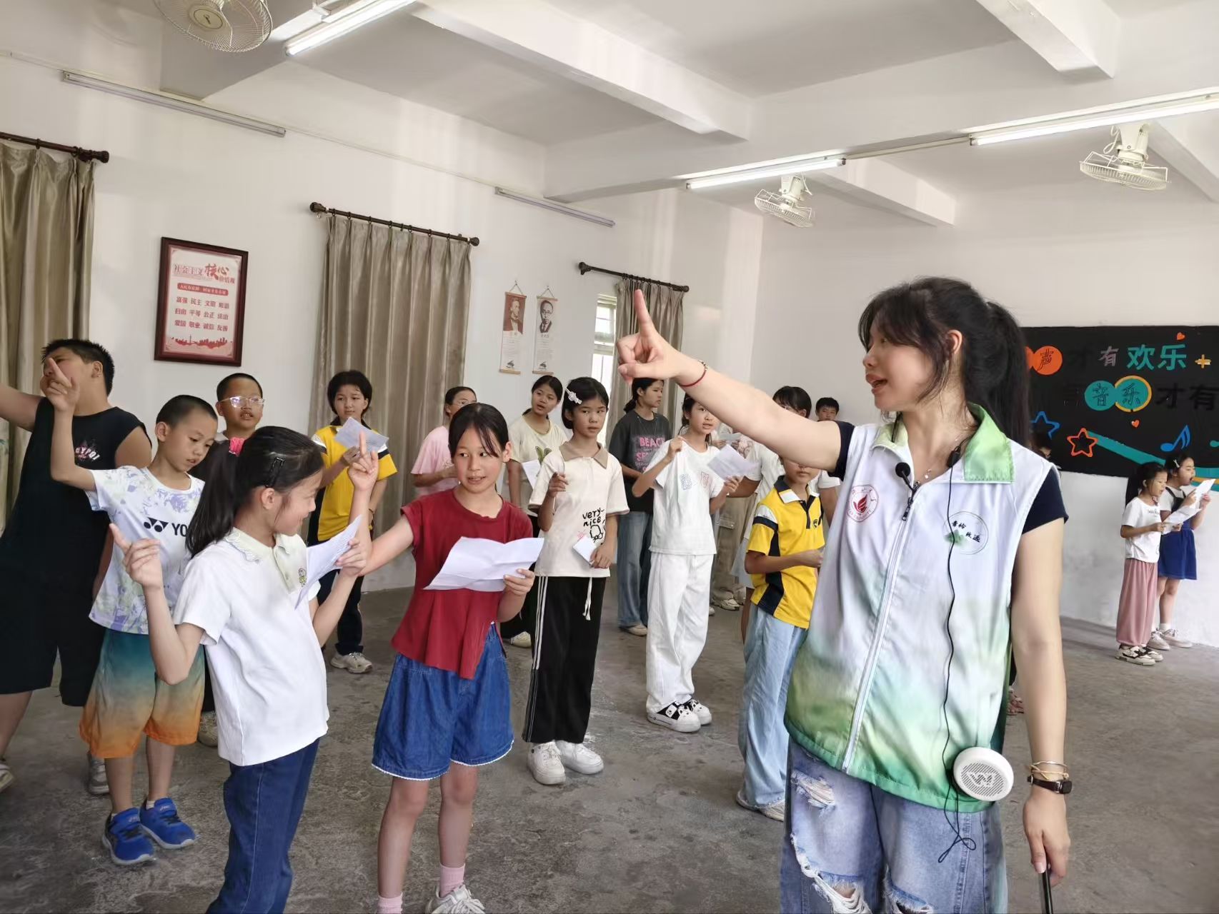 音乐美育课堂走进玉茶小学 用歌声点亮乡村孩子的夏天