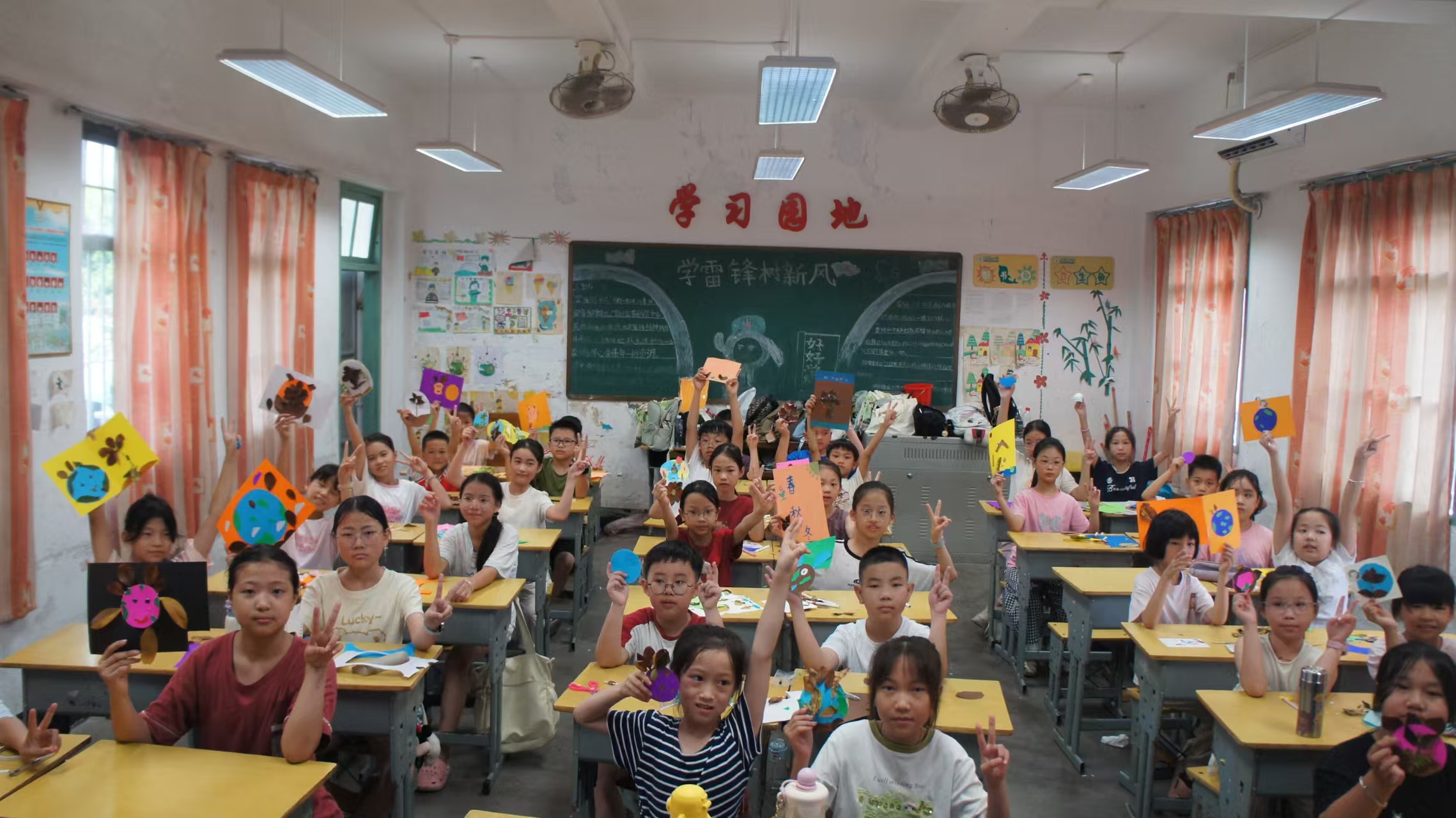 佛山大学法学院&ldquo;法润凤城&rdquo;实践队丨拾叶为笔绘绿美，裁纸作卷润童心
