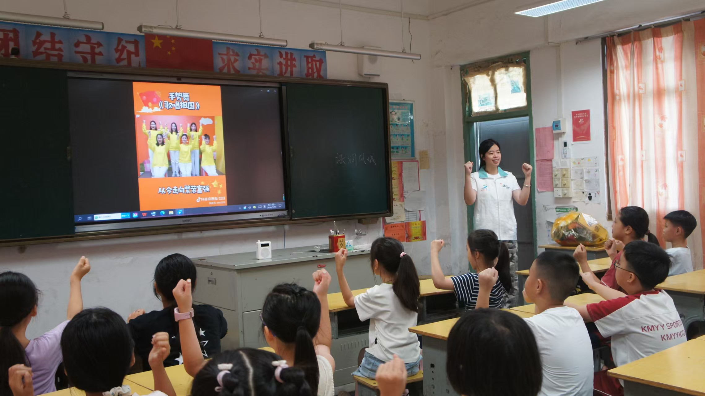 佛山大学法学院&ldquo;法润凤城&rdquo;实践队丨童手舞动红心，青春传赤韵