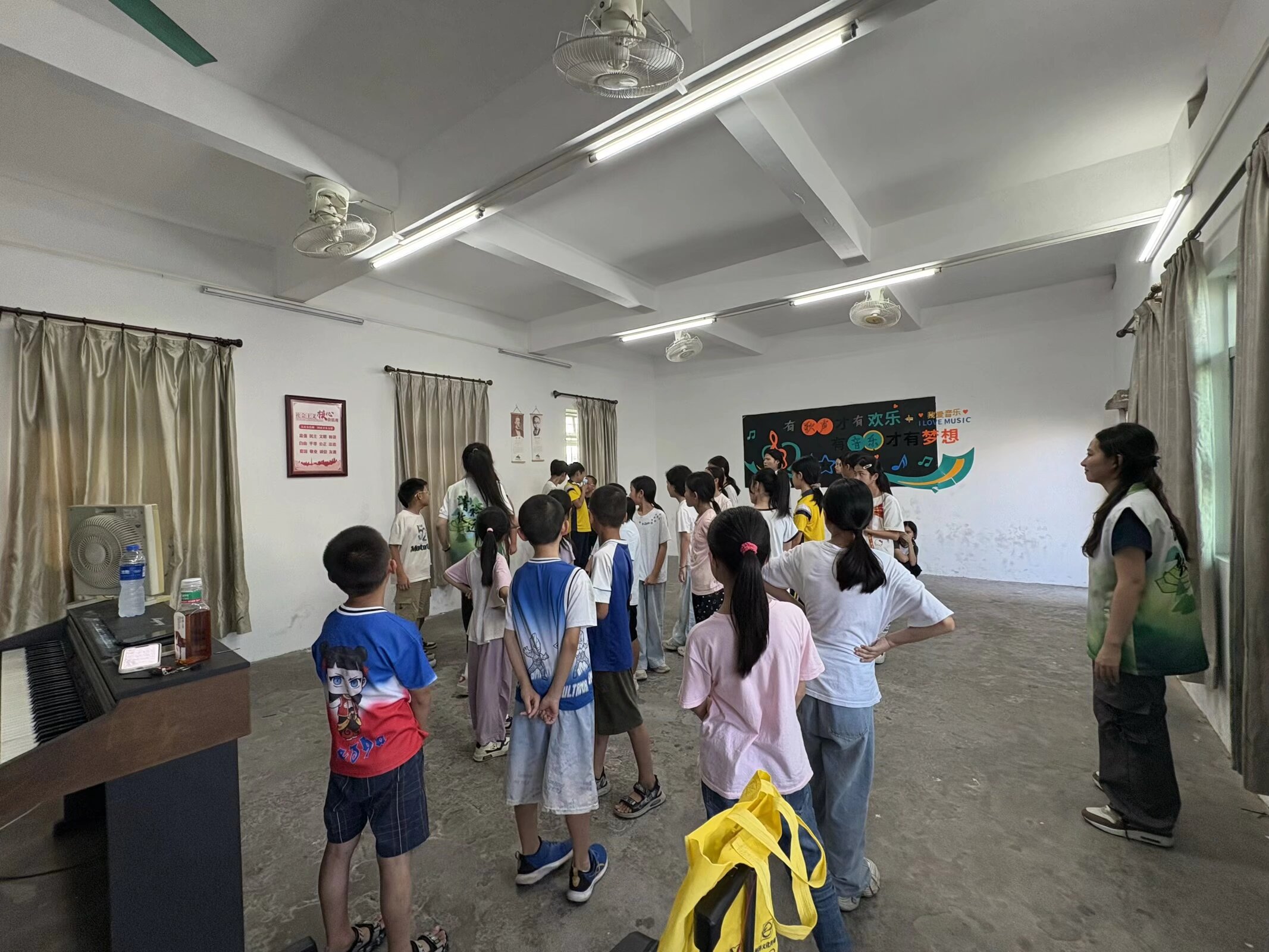 心愿漂流瓶与舞台剧点亮乡村课堂