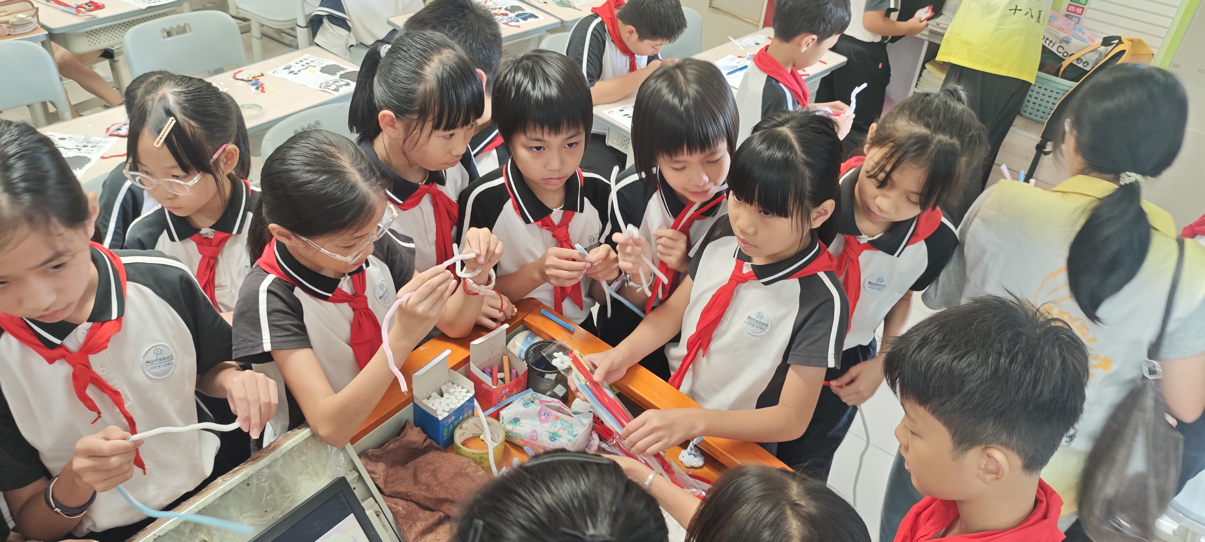 扭扭棒弯出岭南狮!东平小学这堂手工课，让孩子把非遗&ldquo;玩&rdquo;出新花样