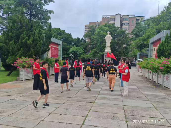 点亮未来&mdash;&mdash;争当&ldquo;菠萝队&rdquo;的好少年