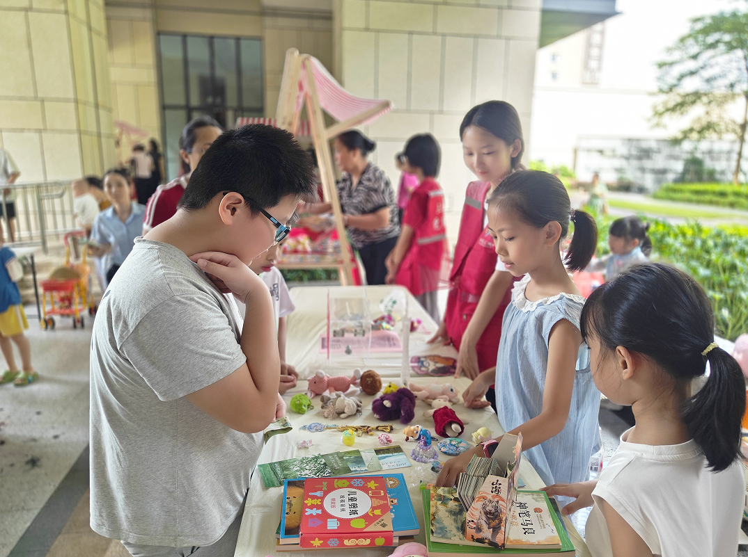 爱心义卖、邻里互换、科普宣传...荷城三洲社区公益集市活动很精彩！