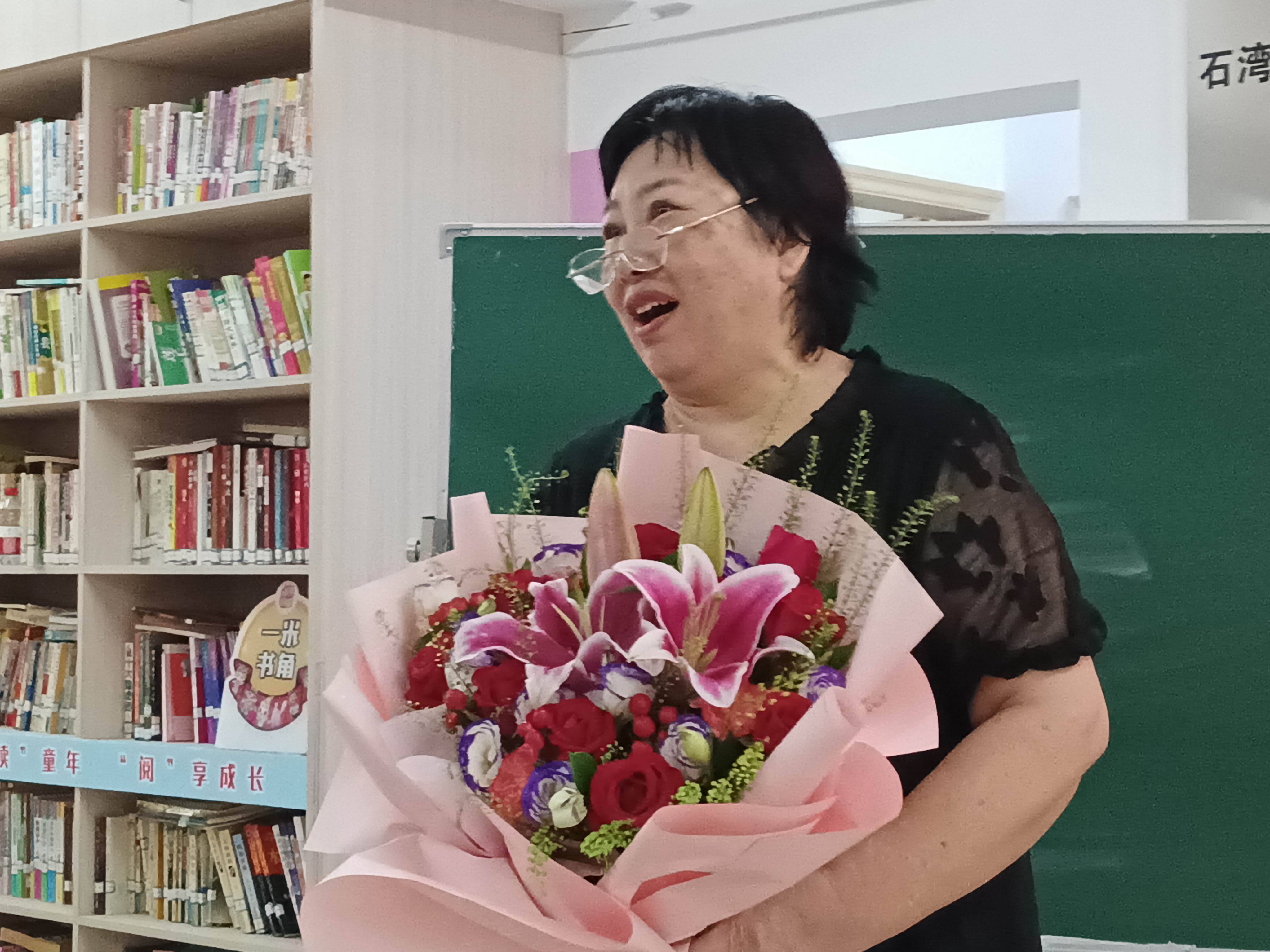 银龄唱响初心 温情致谢师恩&mdash;&mdash;平远社区歌唱队演绎最美夕阳红
