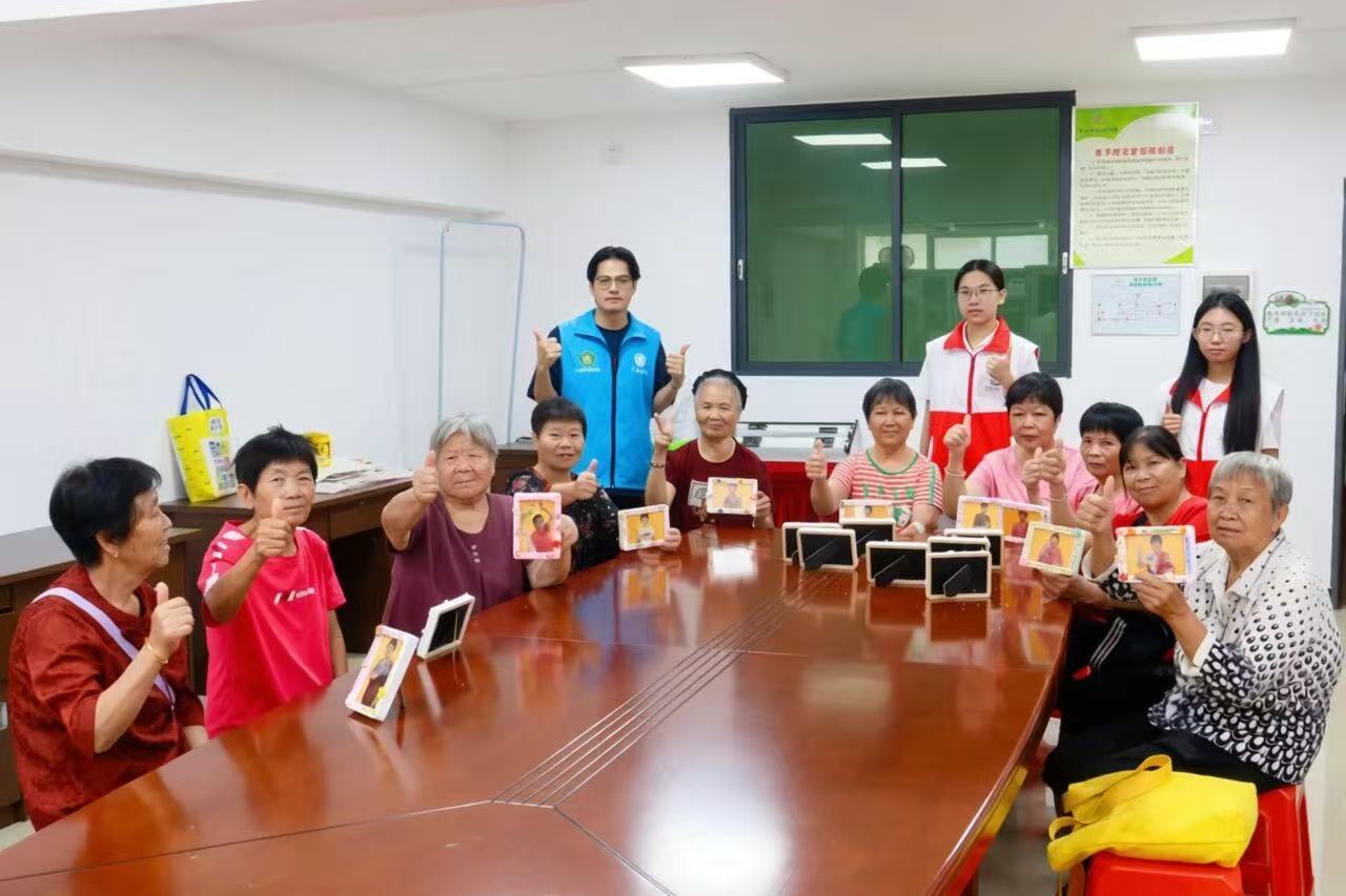 华南师范大学工学部团委｜&ldquo;工&rdquo; 暖银龄：&ldquo;框&rdquo; 住笑脸，定格温情