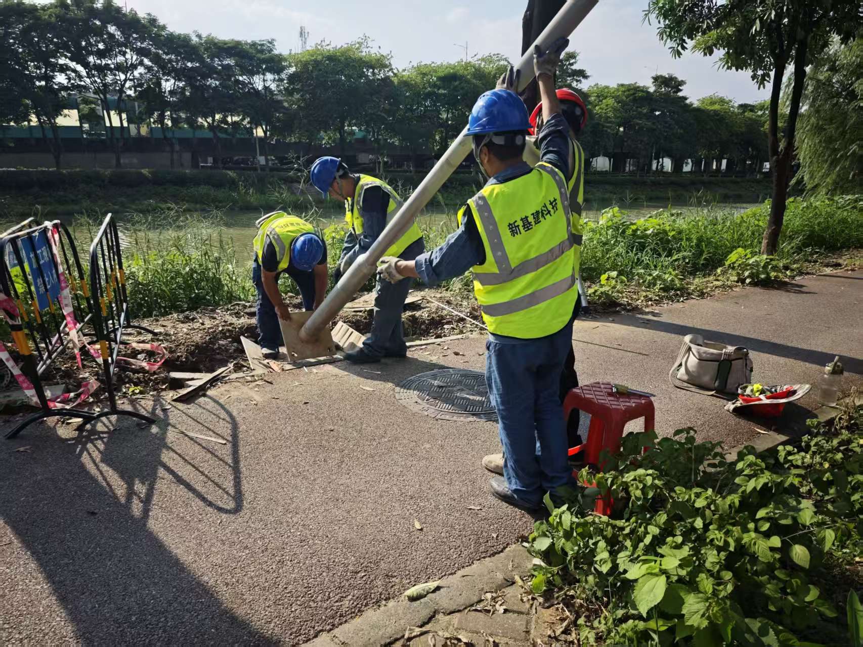 告别漆黑！ 这条滨河绿道新装路灯，夜间散步遛弯更舒心