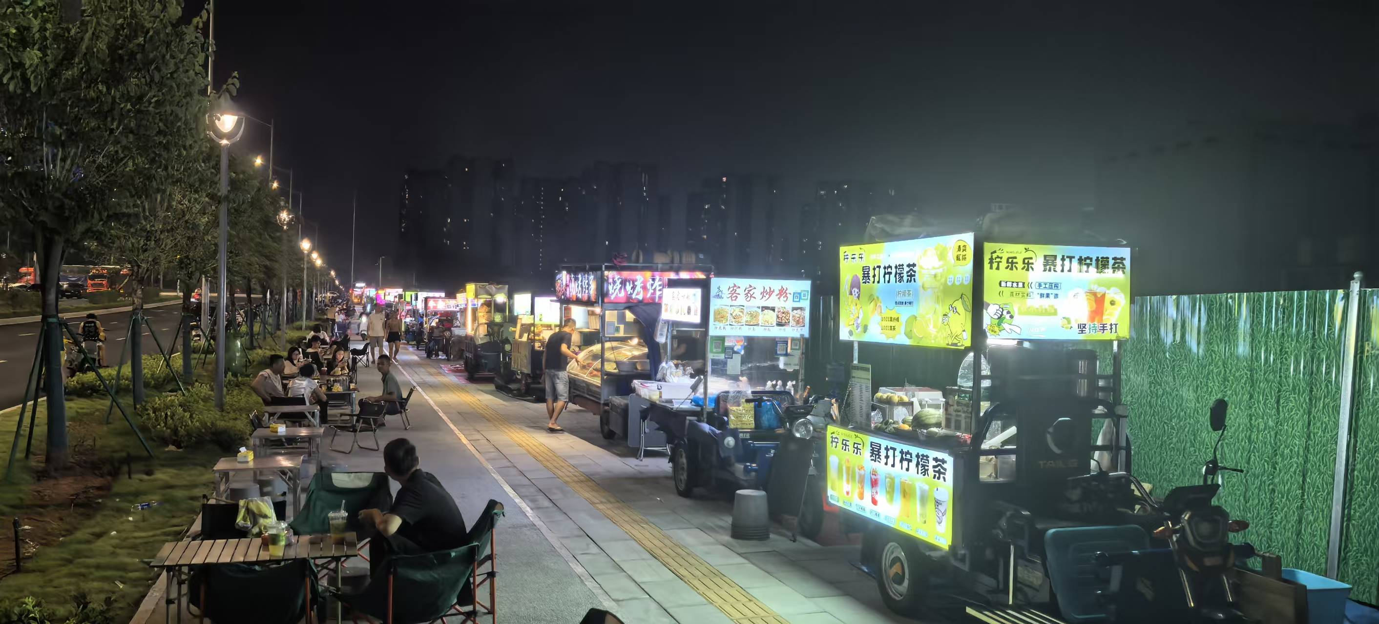占道经营扰民难题怎么解？祖庙执法队给出暖心答案