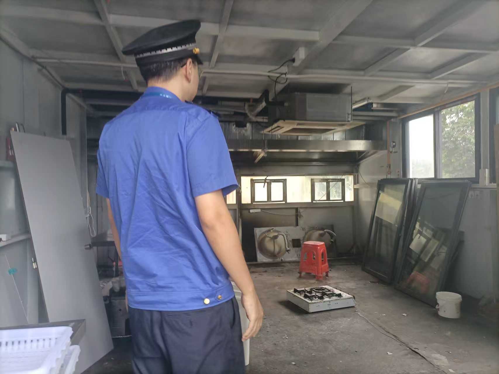 以案为鉴筑牢安全防线，禅城城管依法拆除高危违建