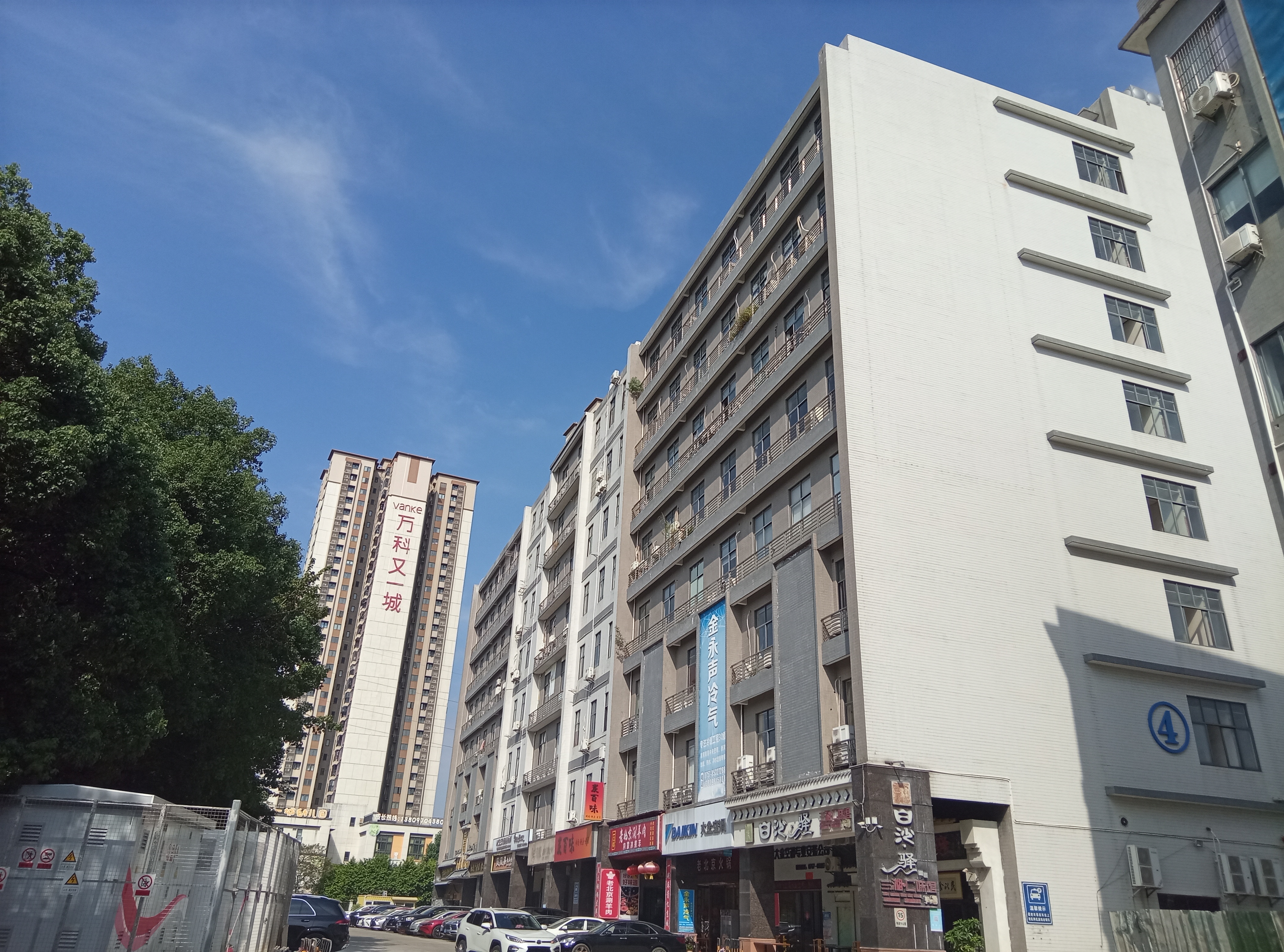清除楼顶&ldquo;悬空&rdquo;隐患，守护群众人身安全