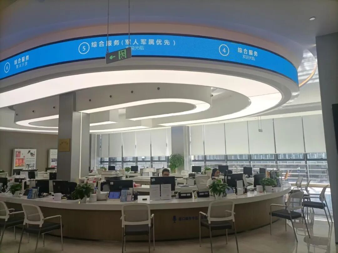 周六在市行政服务中心开展跨镇办.jpg