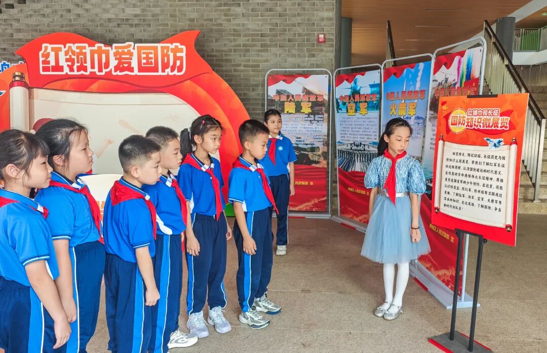 红领巾爱国防主题集市2.jpg