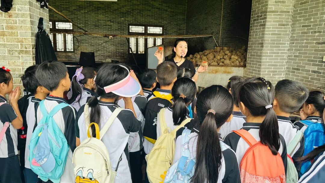 “寻访岭南非遗，解锁匠心密”——香云纱秋假研学营 (3).jpg